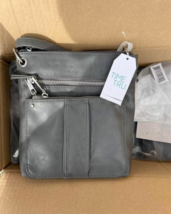 Amazing Assorted purses partial load - Bulk Liquidation Sales