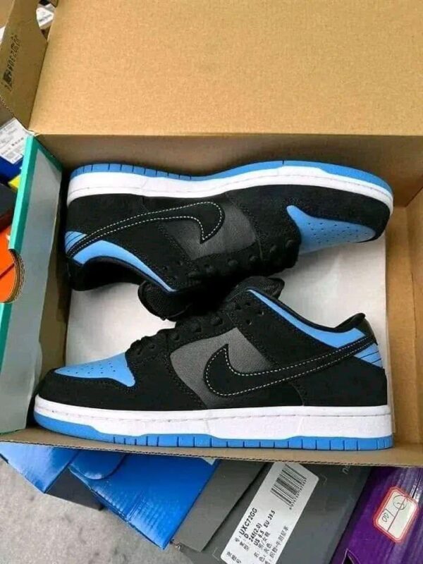 Authentic Pallet of sneakers - Bulk Liquidation Sales