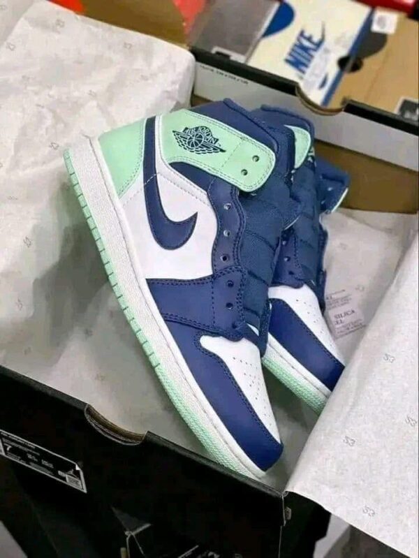 Authentic Pallet of sneakers - Bulk Liquidation Sales