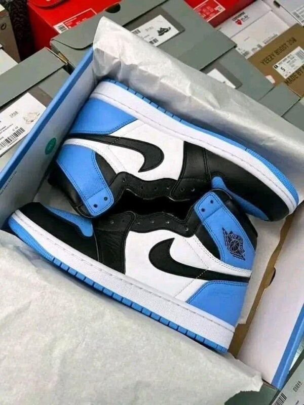 Authentic Pallet of sneakers - Bulk Liquidation Sales