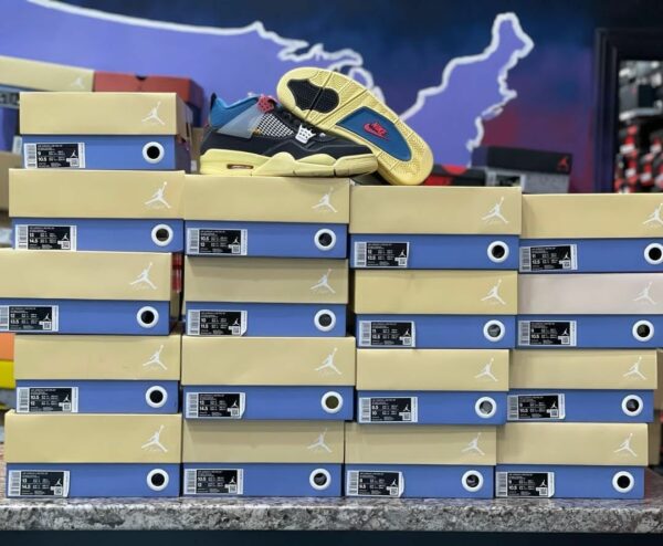 This pallets contains 30 pairs of mix Jordan shoes. - Bulk Liquidation Sales