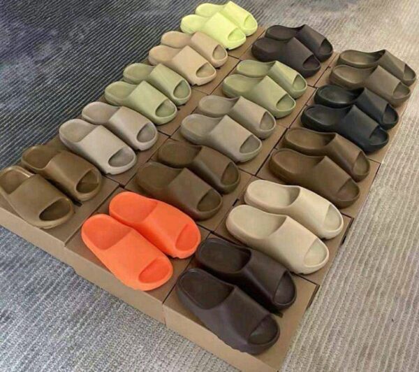 Yeezy Slides pallet - Bulk Liquidation Sales